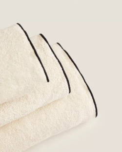 ZARA HOME БАННОЕ ПОЛОТЕНЦЕ ИЗ ХЛОПКА С ОТДЕЛКОЙ ОВЕРЛОКОМ, ПЕСОЧНЫЙ/ЧЕРНЫЙ