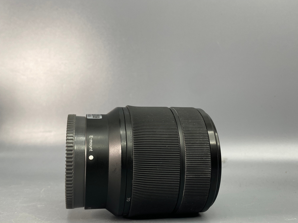 Sony 28-70 mm f/3.5-5.6
