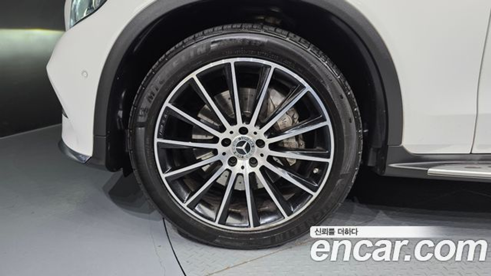 Mercedes-Benz GLC-Class GLC300 4MATIC AMG Line — 2019