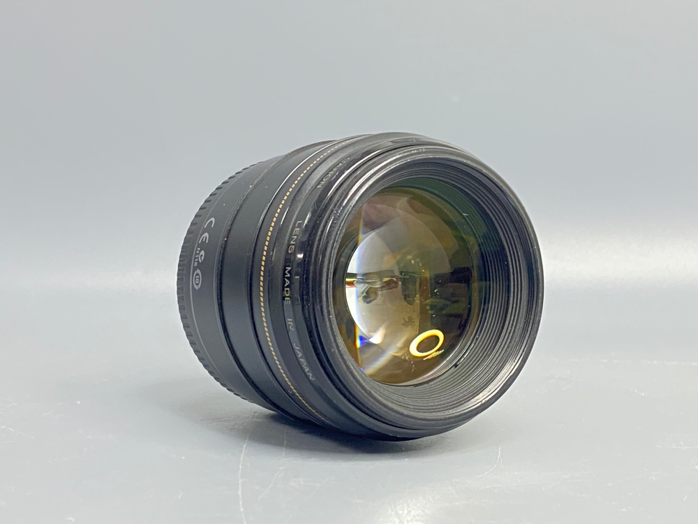 Canon EF 85mm 1.8 USM пылинки и царапки на передней линзе