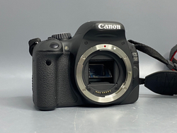 Canon 550D Kit 18-55mm IS II 2.500 кадров