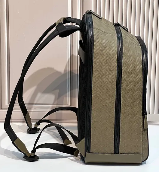 Рюкзак MONTBLANC EXTREME 3.0 LARGE BACKPACK WITH 3 COMPARTMENTS
