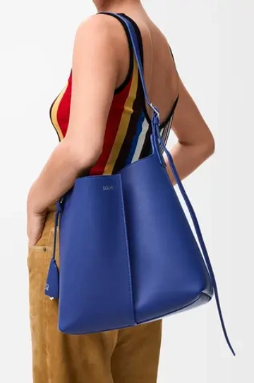 Loewe Средняя сумка-ведро Bilbao из гладкой телячьей кожи, ярко-синий