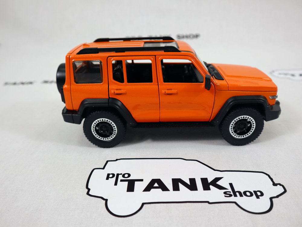 Модель автомобиля TANK 300 (ОРАНЖЕВАЯ) Масштаб 1:24