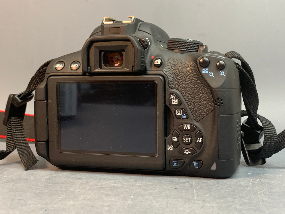 Canon 700D Kit 18-55mm IS STM 333 кадров