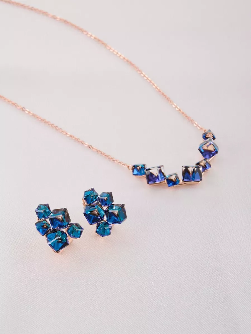 Серьги гроздья Мираж с синими кубиками Swarovski