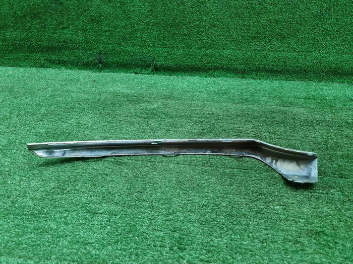 Молдинг бампера RH Mercedes C w205 (14-18) AMG