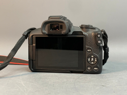 Canon EOS R50 Kit 18-45mm 9.000 кадров, на гарантии до 7 мая 2026 года