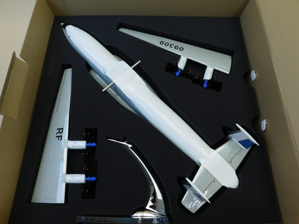 Модель самолета Ан-22 (М1:100, ВТА России, RA-09309)