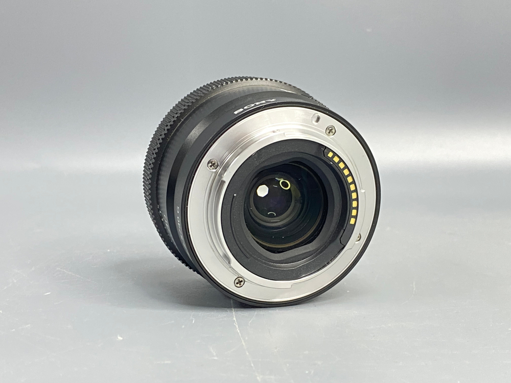 Sony FE 40mm 2.5 G едва заметная точка грибка