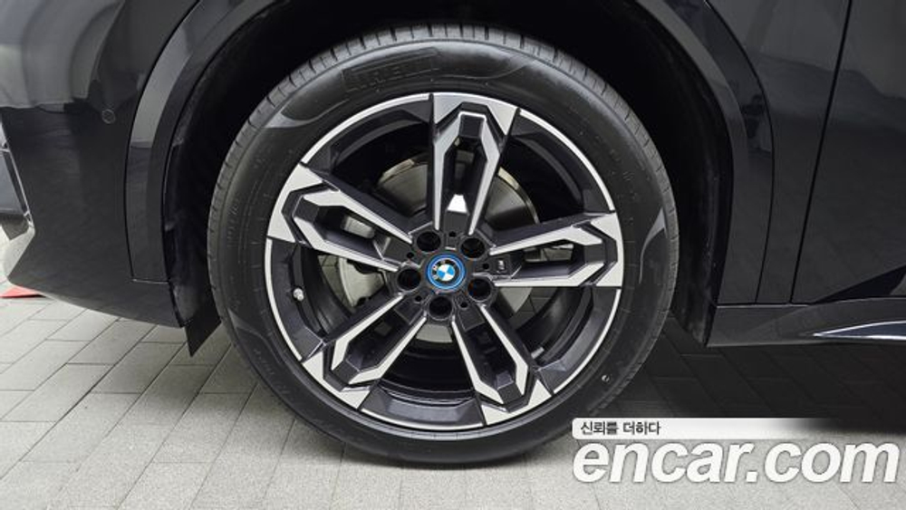BMW iX2 eDrive 20 M Sport — 2024