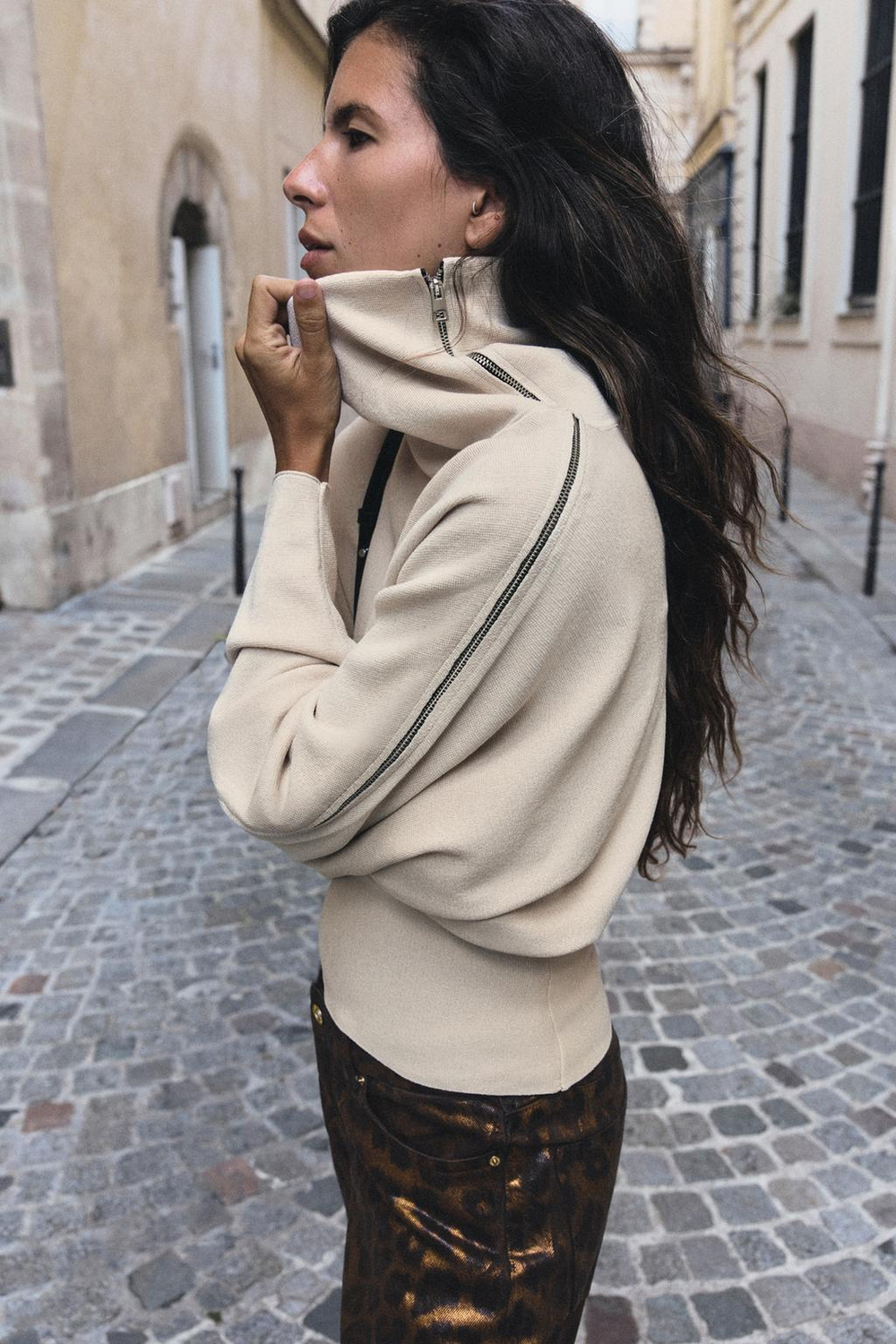 ZARA СВИТЕР С БОКОВОЙ ЗАСТЕЖКОЙ-МОЛНИЕЙ, ЦВЕТ СЛОНОВОЙ КОСТИ