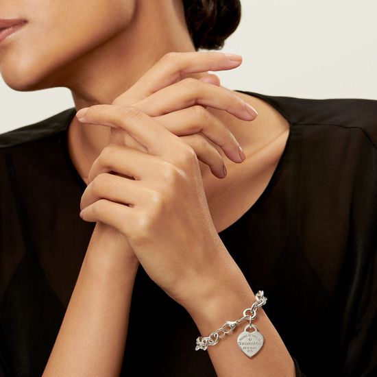 Браслет Tiffany & Co. Heart Tag в серебре с бриллиантом