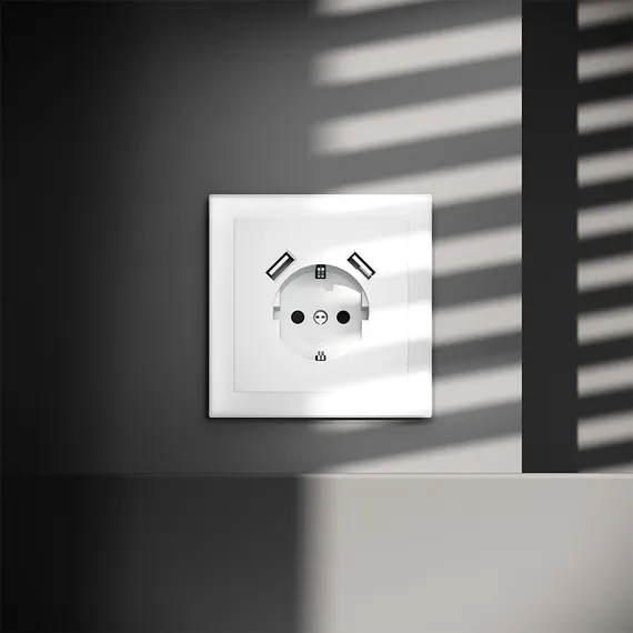 Накладка для розетки с заземлением и защитными шторками, с USB A+A Voltum S70 Белый матовый VLS000902