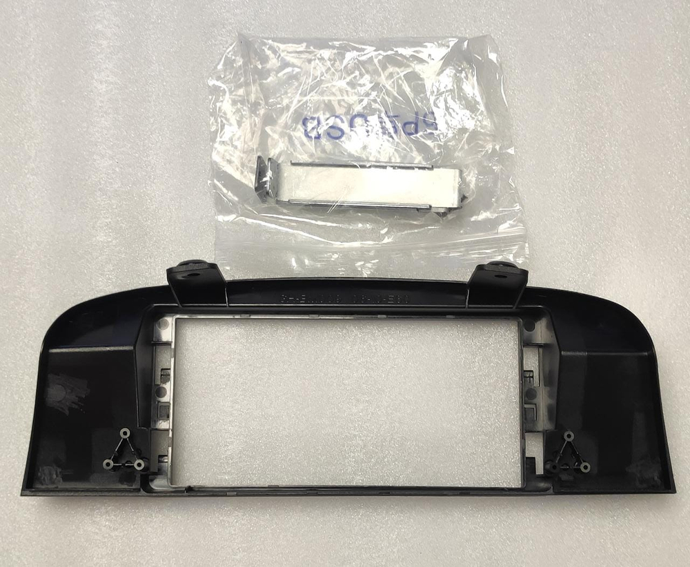 Установочный комплект для BMW 5 2003-2010 E 60 CCC / CIC для монитора  KUBERG MKD-BM009-06-10-E60