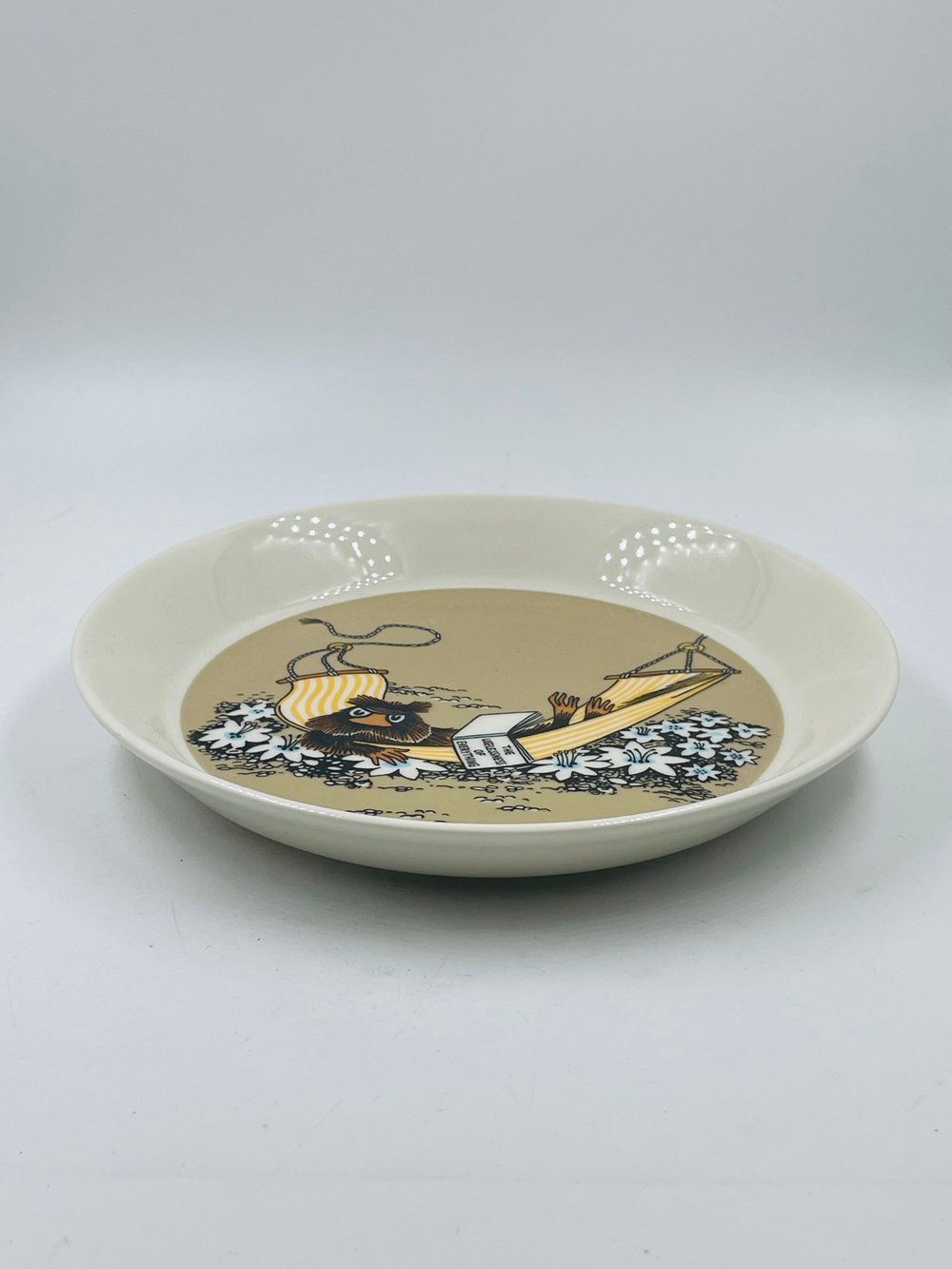 Moomin Тарелка Arabia, Piisamirotta luolassa/Пиисамиротта в пещере, 19 см, фарфор Vitro