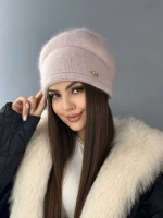 Шапка зимняя вязаная из ангоры тёплая объёмная с брошью