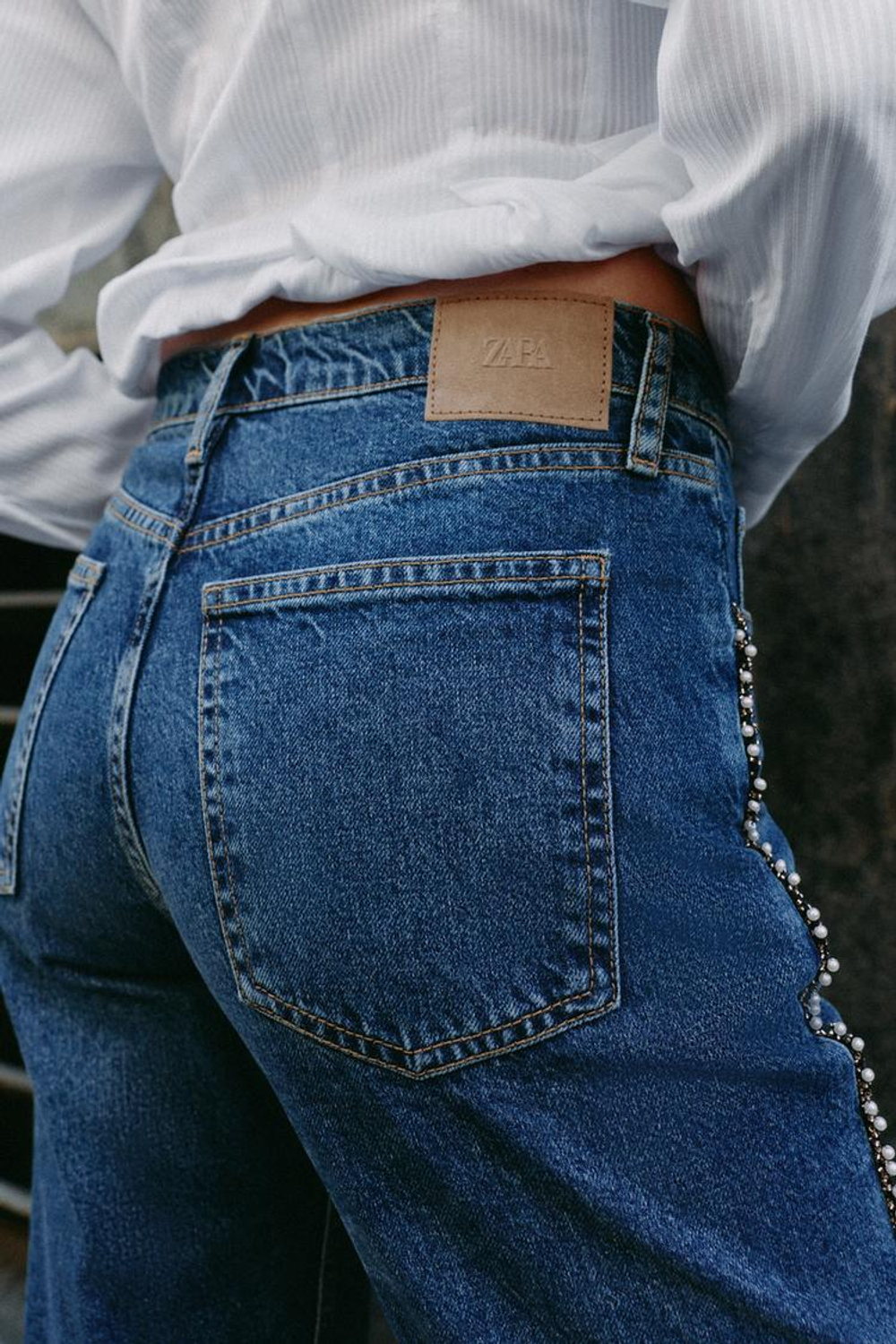 ZARA ДЖИНСЫ Z1975 SLIM STRAIGHT СО СРЕДНЕЙ ПОСАДКОЙ И ЖЕМЧУГОМ, СИНИЙ