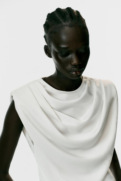 ZARA АТЛАСНЫЙ ТОП С ПОДПЛЕЧНИКАМИ И СКЛАДКАМИ, ЖЕЛТОВАТО-БЕЛЫЙ
