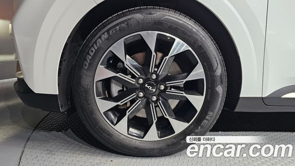 KIA Canival 9-Seater Signature — 2022