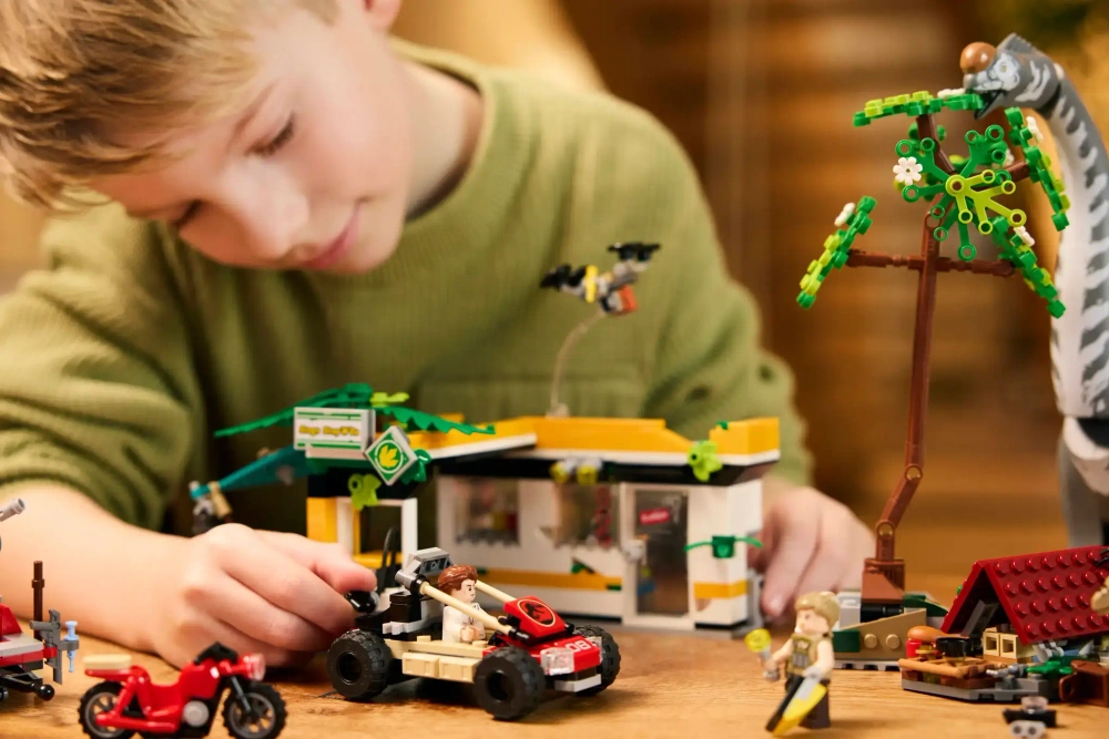 Конструктор LEGO Jurassic World 76973 Миссия по отслеживанию хищника и титанозавра
