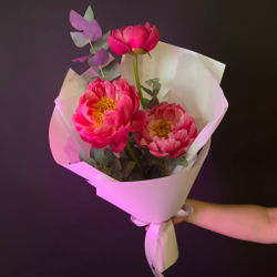 Flower bouquet of 3 peonies