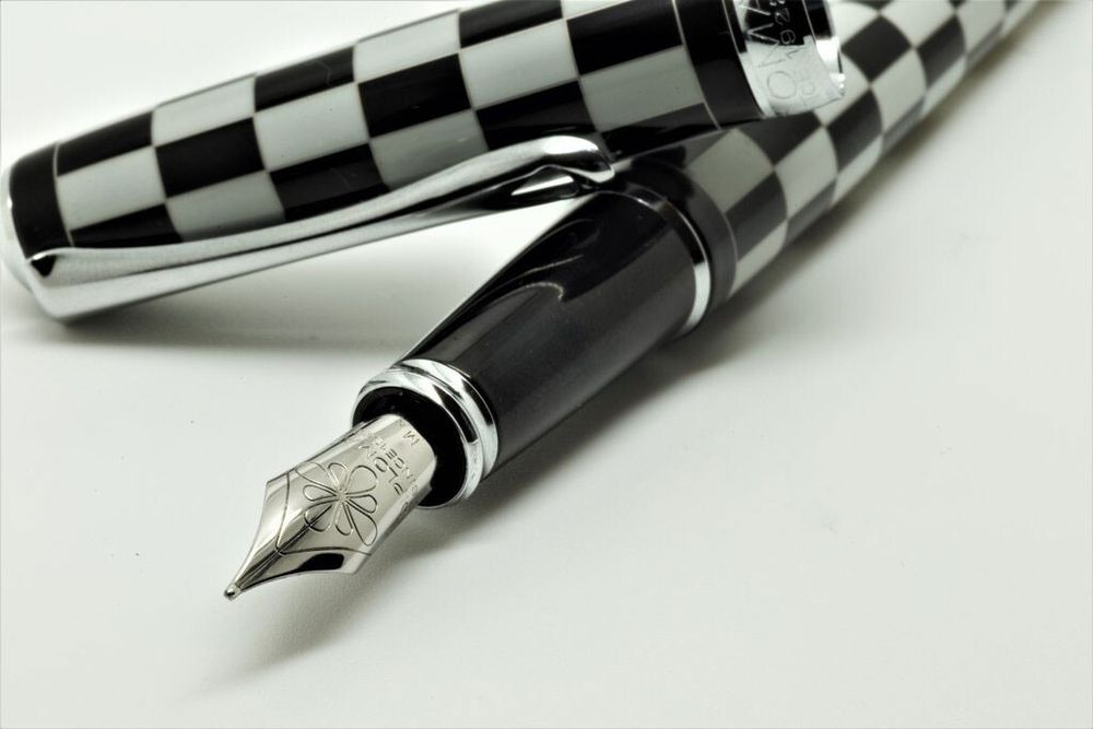 Перьевая ручка Diplomat Excellence A Rome black white F (D20000732) 2
