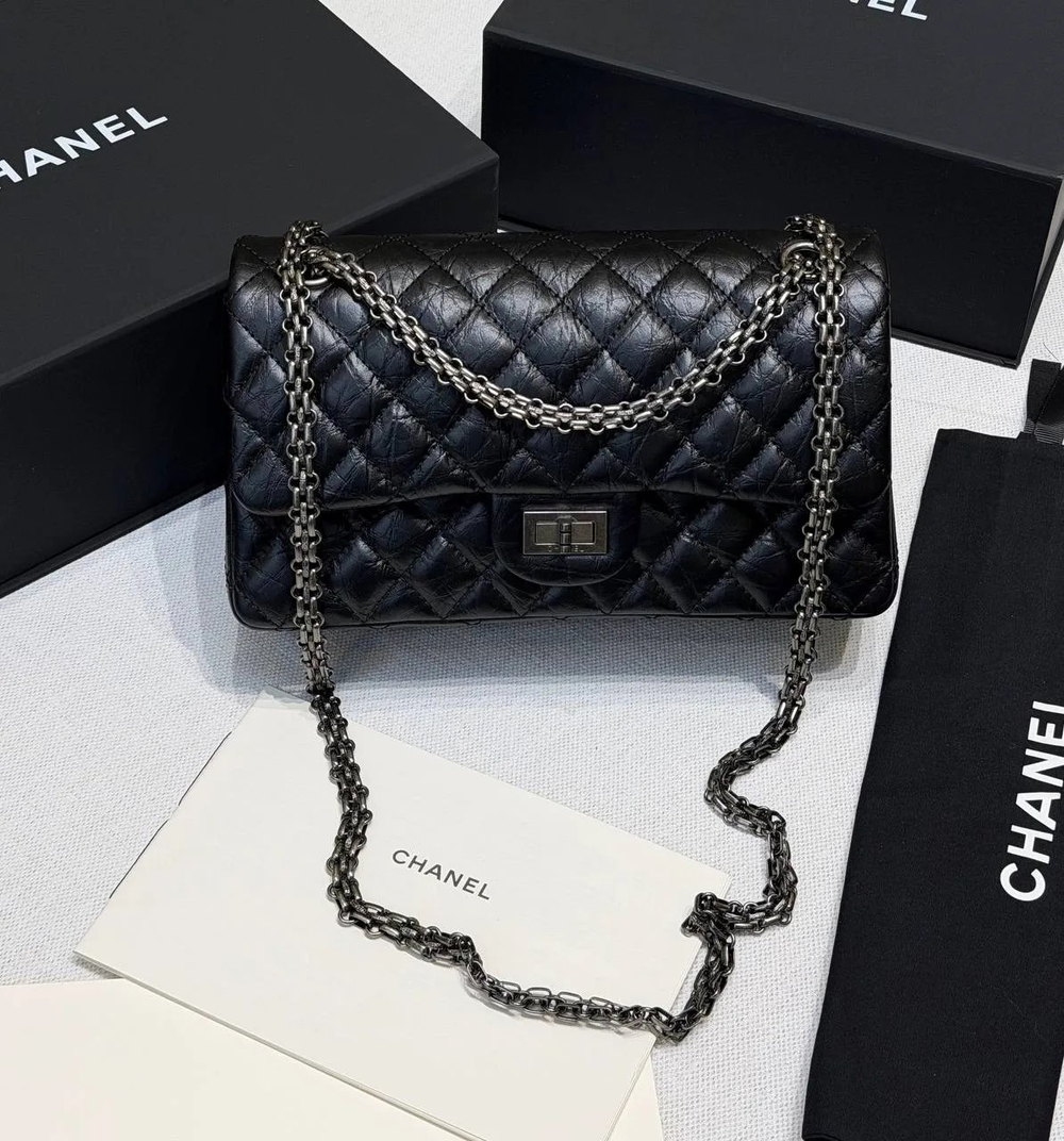 Сумка Chanel 2.55 Reissue чёрная из состаренной кожи премиум класса