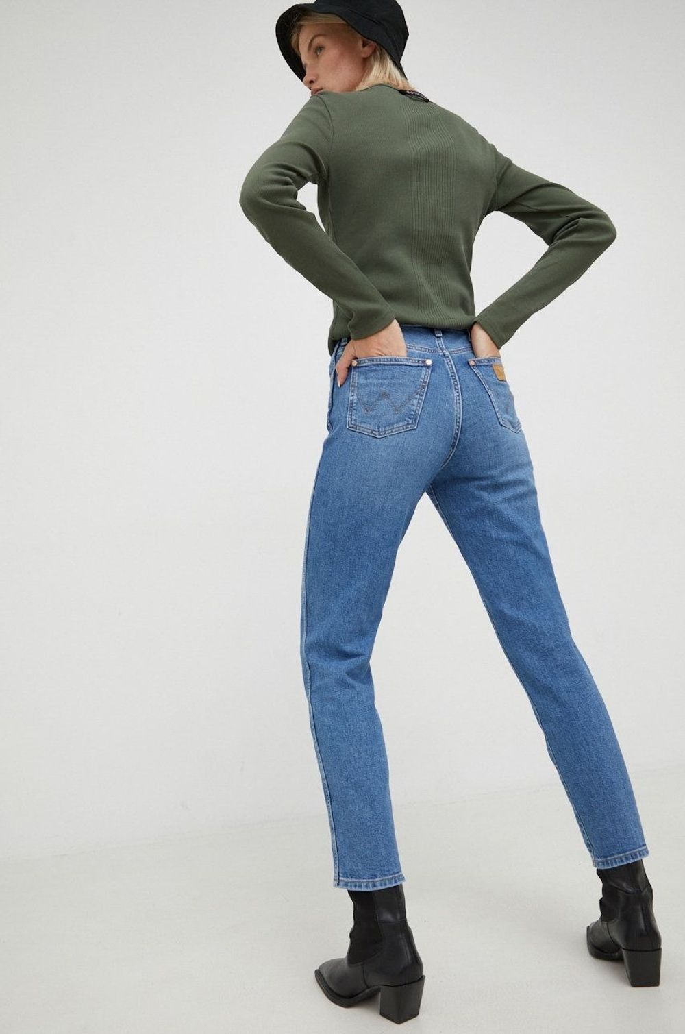 Джинсы женские WRANGLER MOM MORTICIA