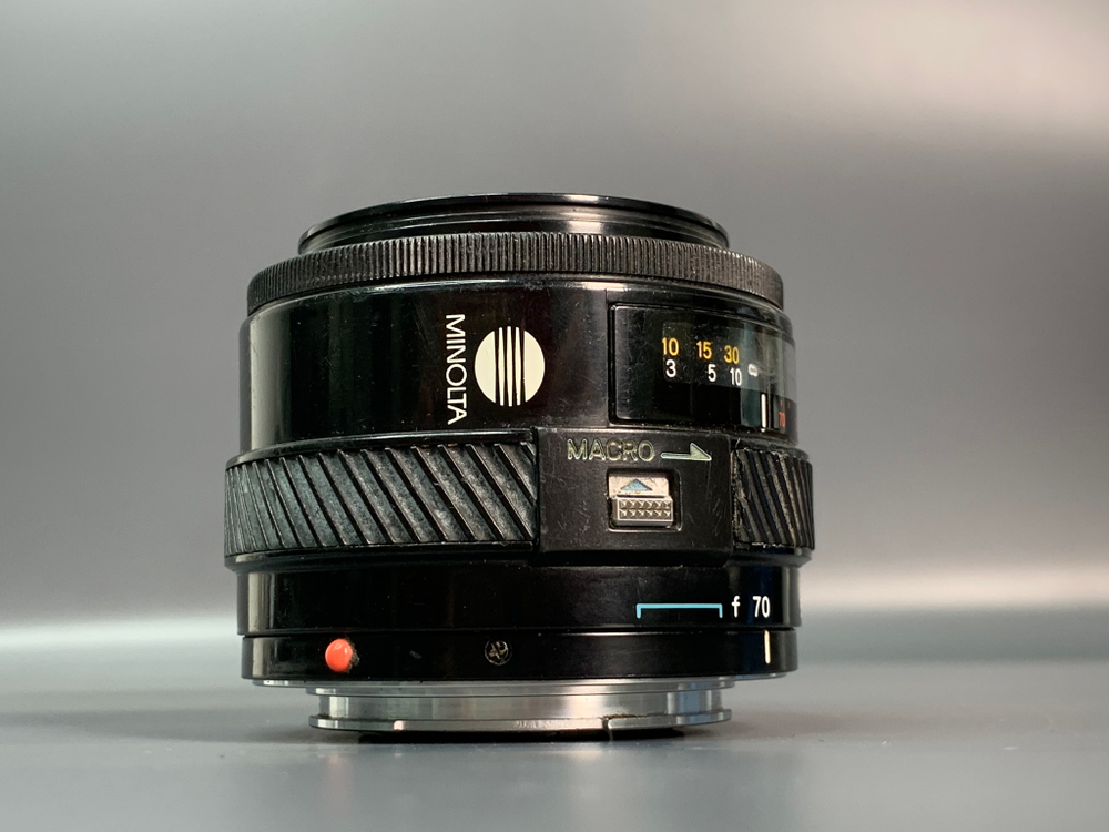 Minolta 35-70mm небольшие сколы на линзе Sony A