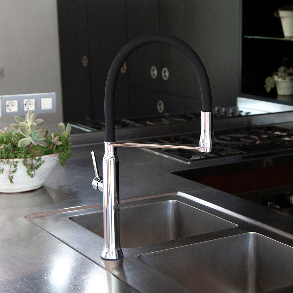 Смеситель для кухни с магнитным держателем и гибким изливом KITCHEN MAGNET 386801MA