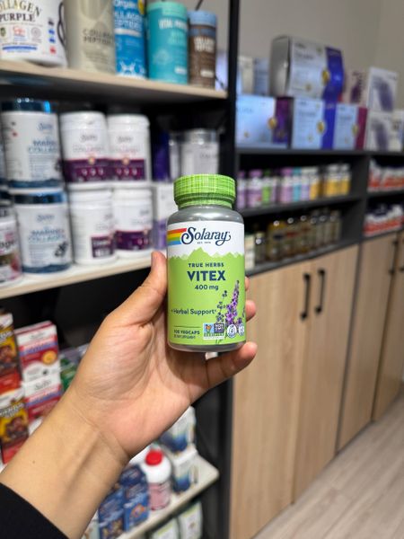 Витекс (Vitex agnus-castus) — ПМС симптомларини енгиллаштириш учун ўрганилган ўсимлик қўшимчаларидан бири.