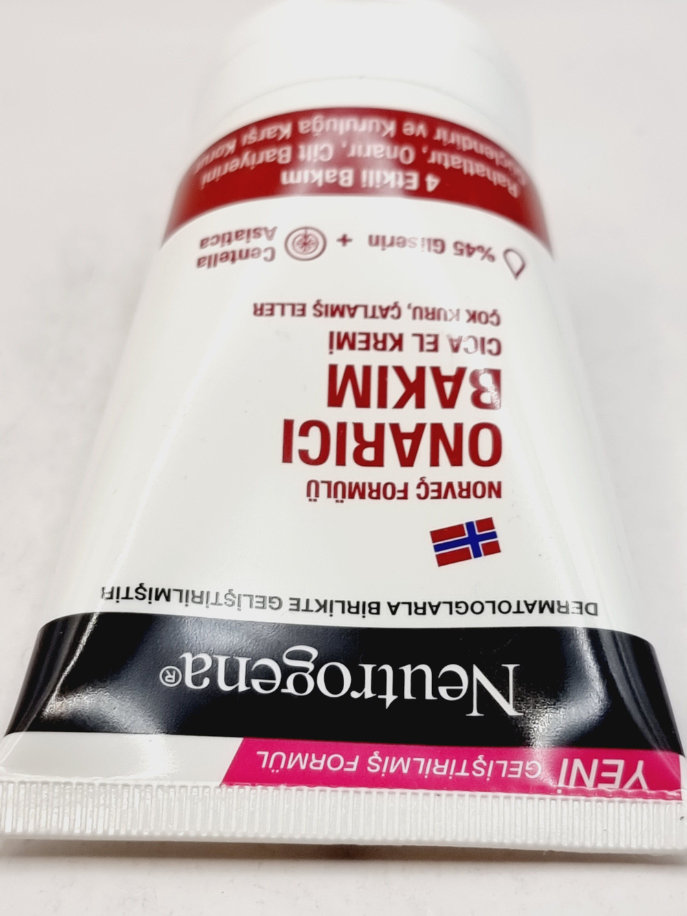 Neutrogena Крем для рук для очень сухой и потрескавшейся кожи, с центеллой азиатской и глицерином, 50 мл (Франция)