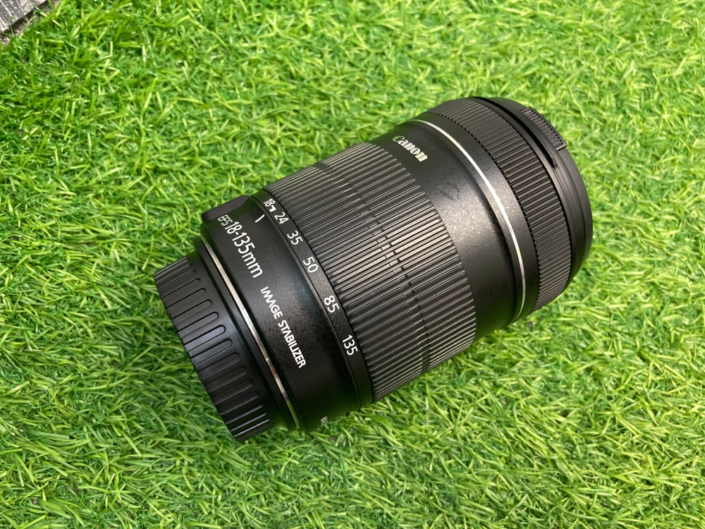 Canon EF-S 18-135mm 3.5-5.6 IS
