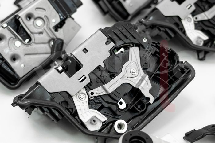 Автоматические доводчики на 4 двери для BMW X6 (F16/G06/F86) 2015-2022 - RDL-SAA-Z03