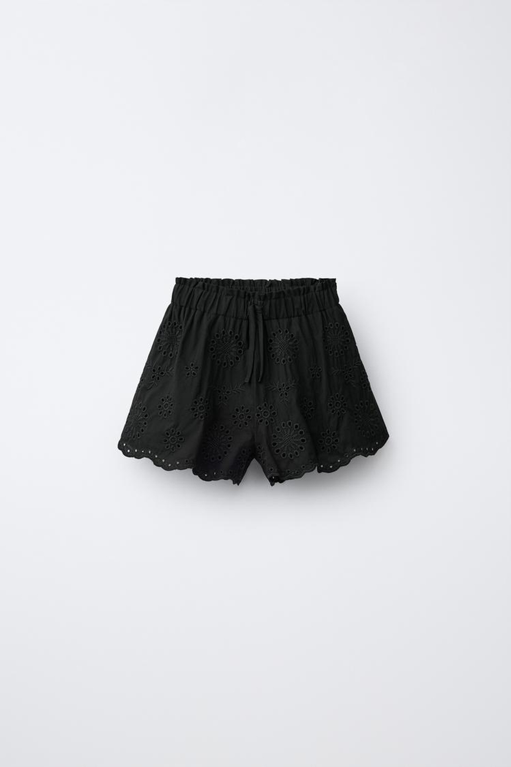 ZARA ШОРТЫ-БЕРМУДЫ С ВЫШИВКОЙ В ШВЕЙЦАРСКОМ СТИЛЕ, ЧЕРНЫЙ