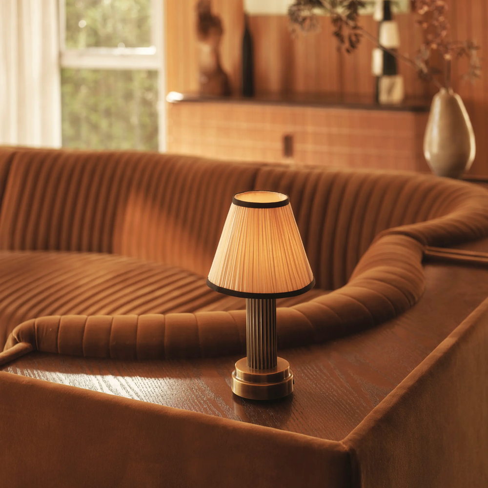 Настольный дизайнерский светильник Emmie от Soho Home