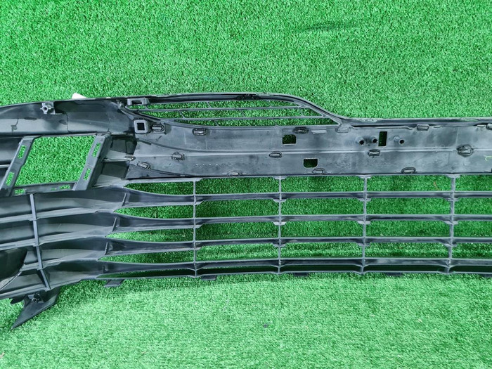 Решетка переднего бампера Toyota Camry xv70 17-21