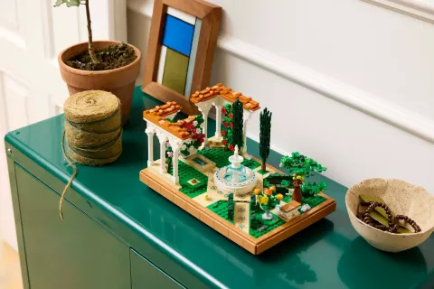 Конструктор LEGO Icons 10359 Сад с фонтаном