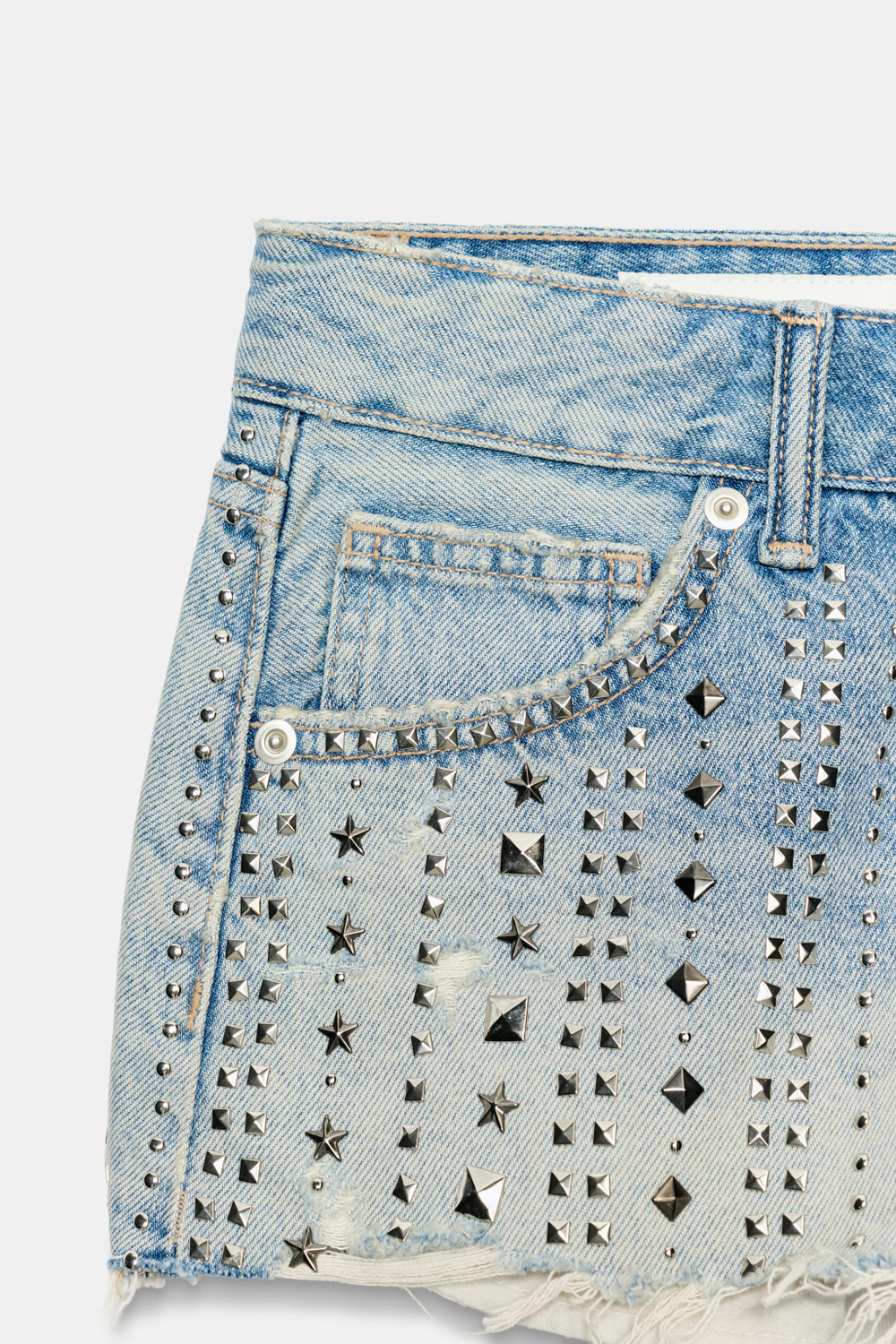 ДЖИНСОВЫЕ ШОРТЫ TRF СО СРЕДНЕЙ ПОСАДКОЙ, ЗАКЛЕПКАМИ И РАЗРЕЗАМИ — ZARA