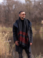 Шерстяной палантин с вышивкой (графит)