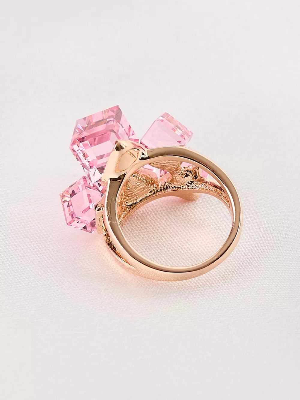 Кольцо коктейльное Мираж с розовыми кубиками Swarovski