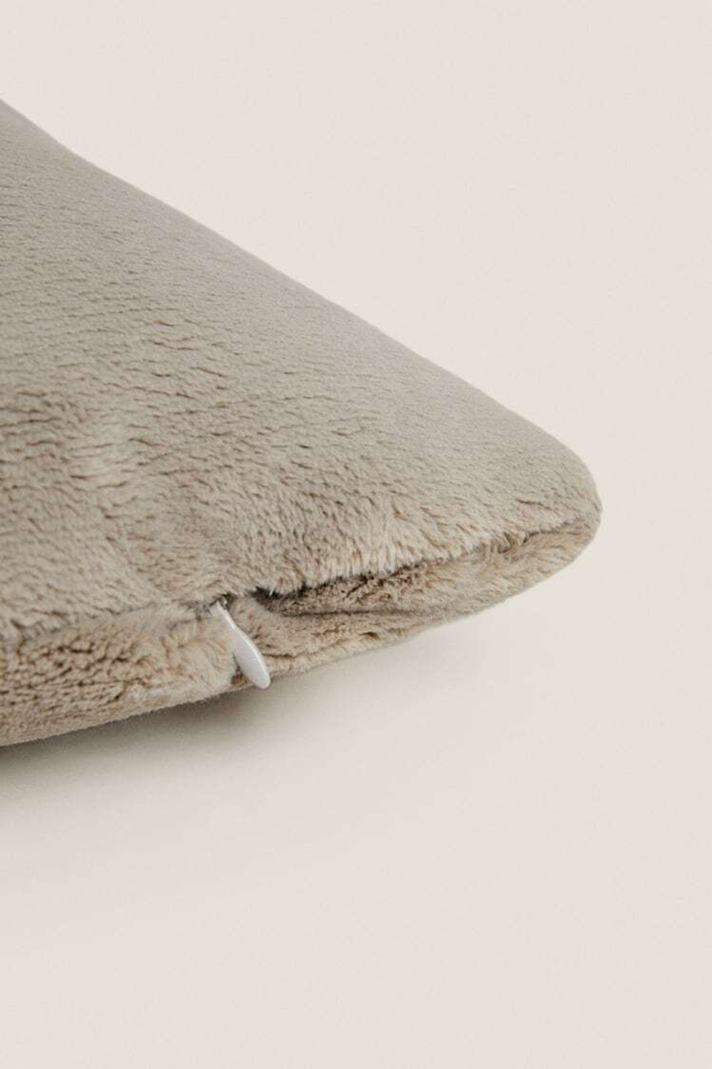 ZARA HOME ОДНОТОННЫЙ ЧЕХОЛ ДЛЯ ДЕКОРАТИВНОЙ ПОДУШКИ ИЗ ФЛИСА, ПЕСОЧНЫЙ