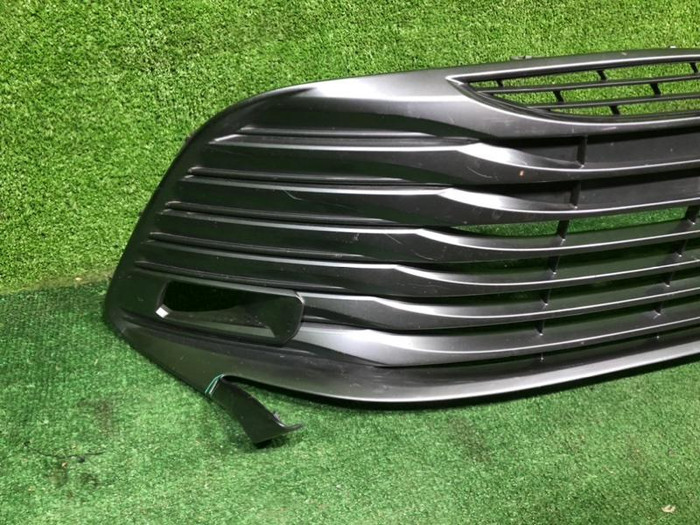 Решетка переднего бампера Toyota Camry xv70 17-21