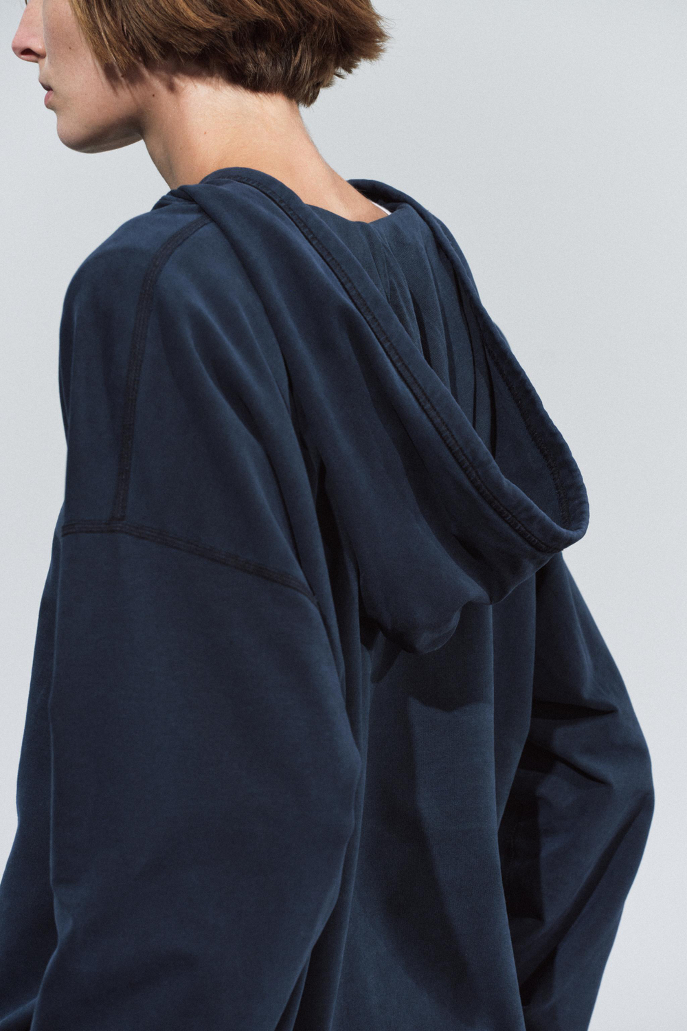 ХУДИ С ЭФФЕКТОМ ПОТЕРТОСТИ — ZARA