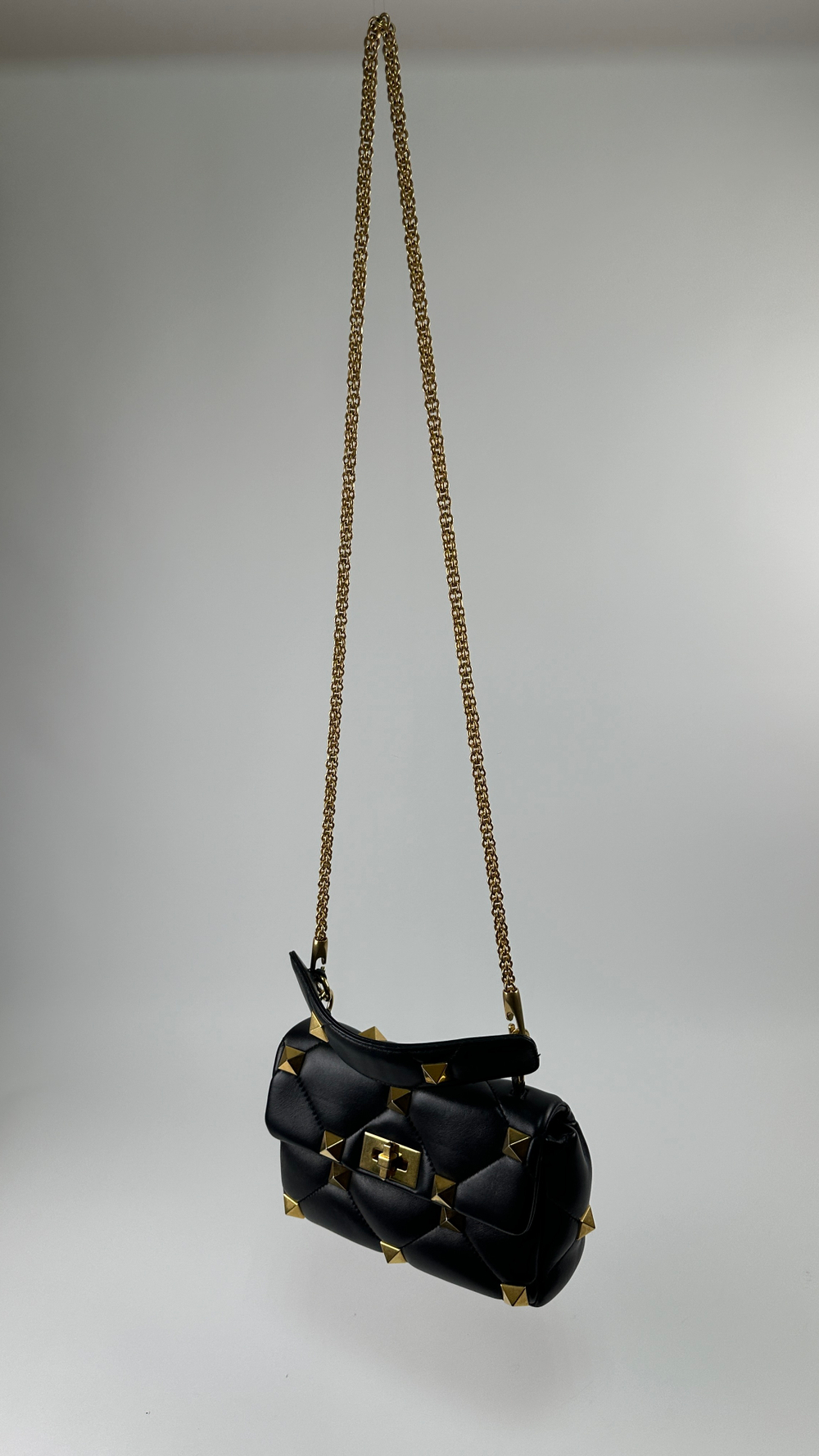 Сумка Valentino Garavani Roman Stud