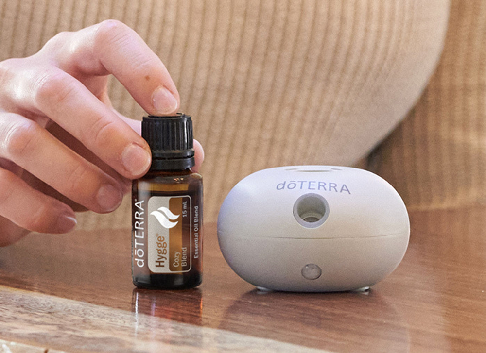 Набор dōTERRA портативный диффузор Bubble с датчиком движения и смесь Hygge, 15 мл