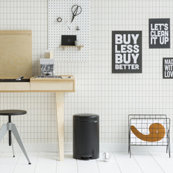 Ведро Brabantia NewIcon 12л черное матовое в интерьере
