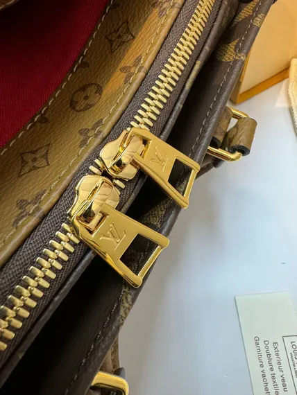 Женская сумка-тоут Louis Vuitton On The Go East West из двух видов канвы Monogram