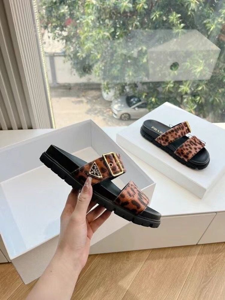 Спортивные штаны Prada